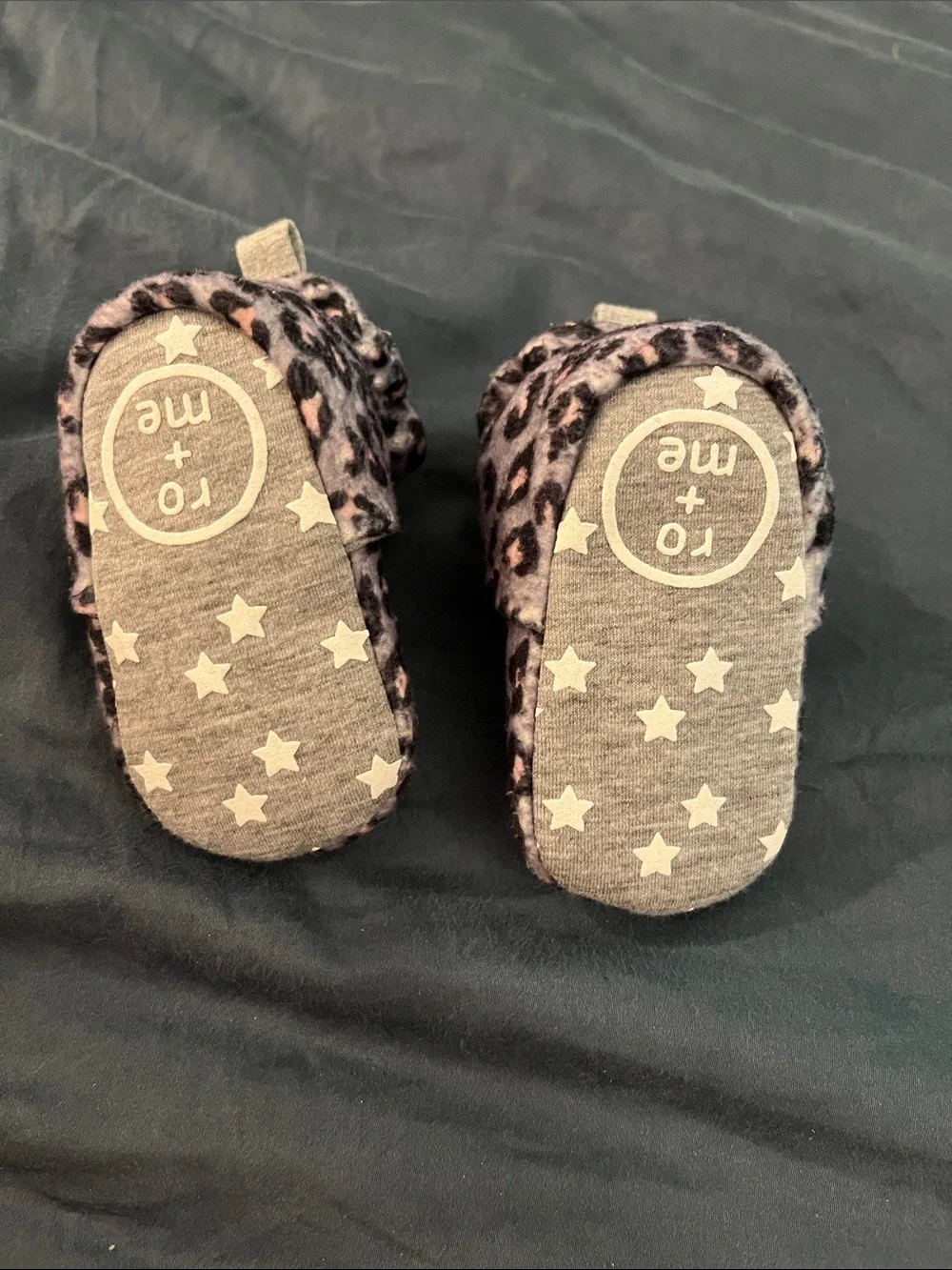 Ro+Me by Robeez Plush Leopard Print Baby Booties in Gray Lavender & Pink 3-6M